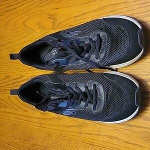 Skechers black tennis shoes